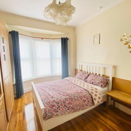 Entire 4 Bedroom House - Ev Point & Free Parking Liverpool Extérieur photo