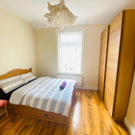 Entire 4 Bedroom House - Ev Point & Free Parking Liverpool Extérieur photo