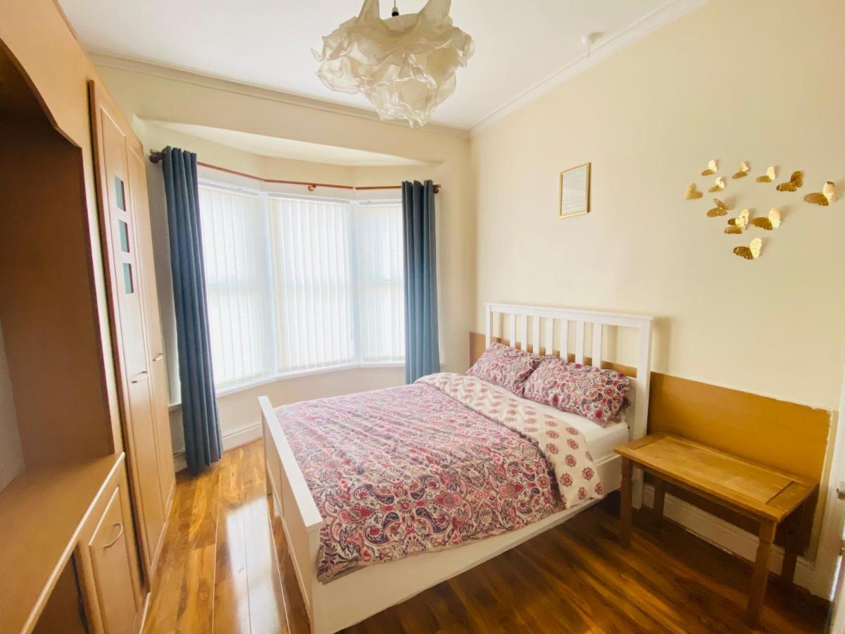 Entire 4 Bedroom House - Ev Point & Free Parking Liverpool Extérieur photo